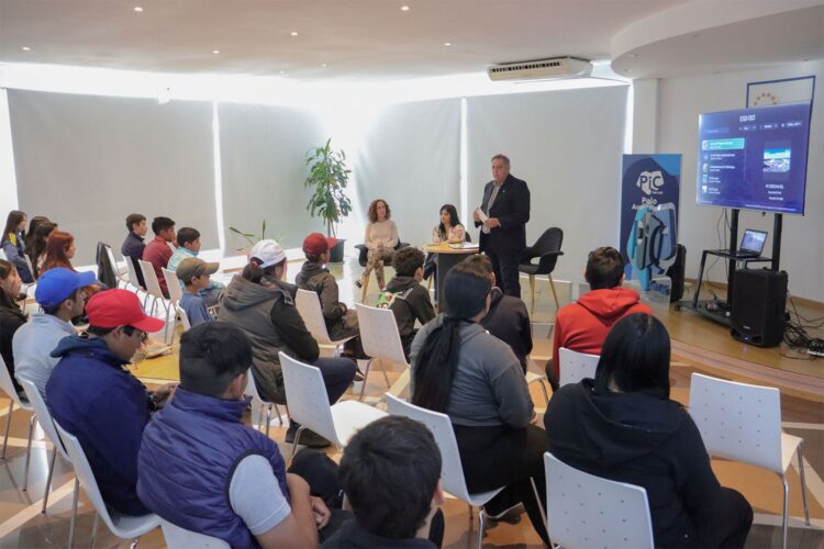 EN UNA SEMANA MÁS DE 100 ESTUDIANTES RECORRIERON LA UNIVERSIDAD DE LA PUNTA