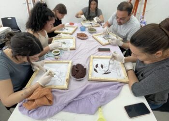 “EL ARCHIVO RECONFIGURADO”: BIENALSUR ABRE EN LA UNLC UN ESPACIO DE ARTE, MEMORIA Y RESISTENCIA