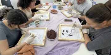 “EL ARCHIVO RECONFIGURADO”: BIENALSUR ABRE EN LA UNLC UN ESPACIO DE ARTE, MEMORIA Y RESISTENCIA
