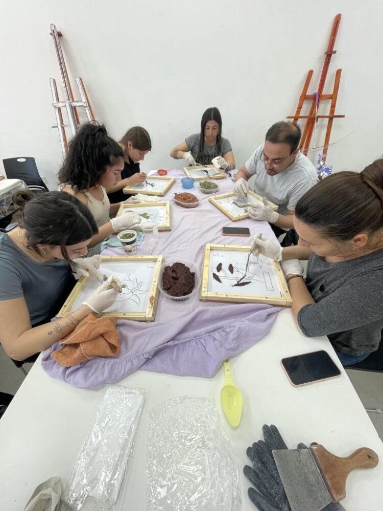 “EL ARCHIVO RECONFIGURADO”: BIENALSUR ABRE EN LA UNLC UN ESPACIO DE ARTE, MEMORIA Y RESISTENCIA
