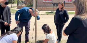LA UNLC CELEBRÓ LA PRIMAVERA CON UNA PLANTACIÓN DE ÁRBOLES JUNTO A ESTUDIANTES Y DOCENTES