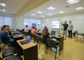 DOCENTES SE CAPACITAN EN EL TALLER DE ROBÓTICA DE LA ULP