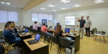 DOCENTES SE CAPACITAN EN EL TALLER DE ROBÓTICA DE LA ULP