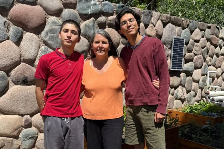 PREMIARON A ESTUDIANTES DE LA UNCUYO POR CREAR UNA HUERTA HIDROPÓNICA ESCOLAR