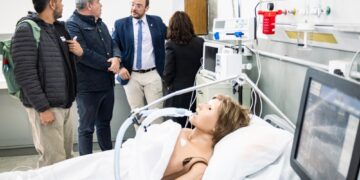 INAUGURARON LOS LABORATORIOS DE CUIDADOS INTENSIVOS Y DE PRÁCTICAS FISIO-KINÉSICAS