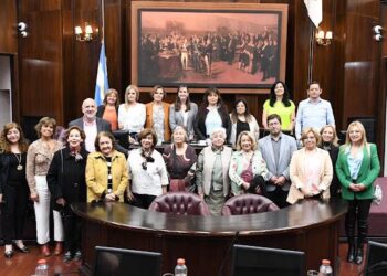 «LA PROCESIÓN CÍVICA ES UN LOGRO NO SOLO DE LA ESCUELA SINO DE TODA LA COMUNIDAD QUE ACOMPAÑA»