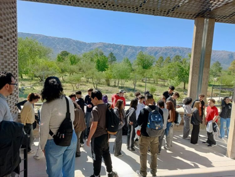 ESTUDIANTES DE LA ESCUELA TÉCNICA ING. HUERGO VISITARON LA UNIVERSIDAD NACIONAL DE LOS COMECHINGONES