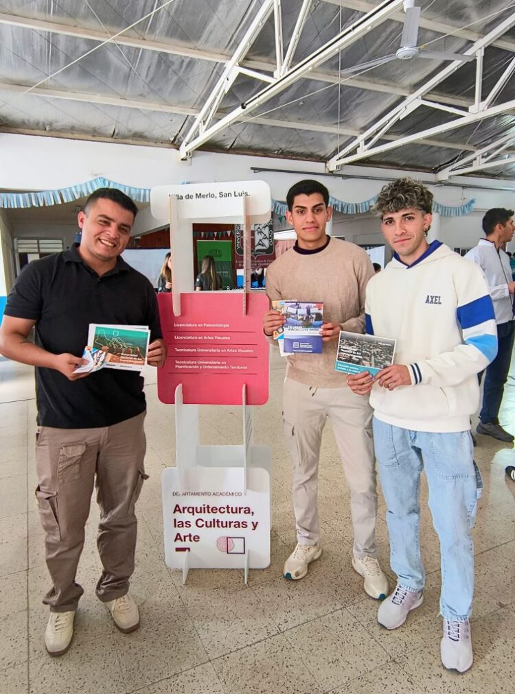 LA UNLC PARTICIPÓ EN LA EXPO OFERTA EDUCATIVA AYACUCHO 2025