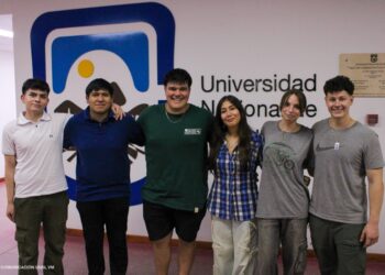 ESTUDIANTES DE INGENIERÍA MECATRÓNICA SE DESTACAN EN HACKATHON DE LA NASA