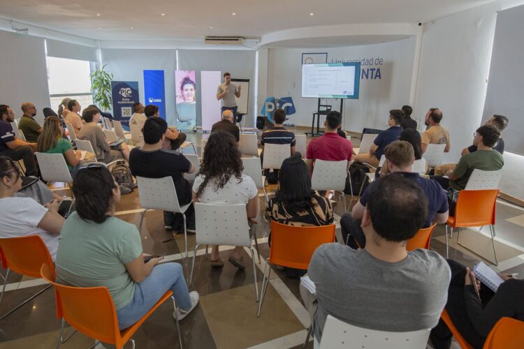 COMENZÓ LA CAPACITACIÓN EN FORMULACIÓN DE PROYECTOS DE INVERSIÓN PARA EMPRENDEDORES TECNOLÓGICOS EN LA 8ª JORNADA DEL CONOCIMIENTO