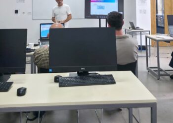 ENSEÑAR EN ÉPOCAS DE IA: LA UNLC CERRÓ UNA CAPACITACIÓN CLAVE PARA REPENSAR LA DOCENCIA