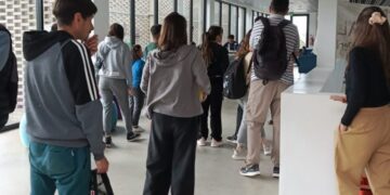 ESTUDIANTES DEL INSTITUTO ACUARELA DE BUENOS AIRES VISITARON LA UNLC