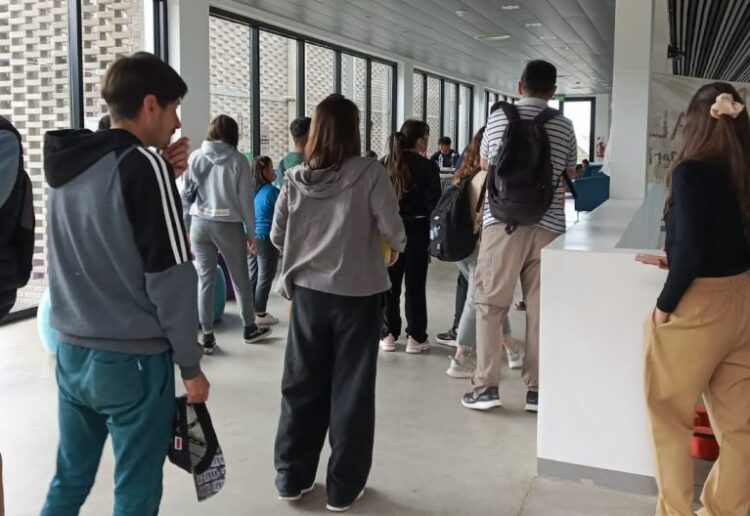 ESTUDIANTES DEL INSTITUTO ACUARELA DE BUENOS AIRES VISITARON LA UNLC