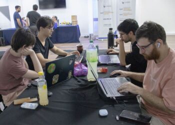 JÓVENES DE TODAS LAS EDADES PARTICIPARON DEL TORNEO DE DESARROLLO DE VIDEOJUEGOS