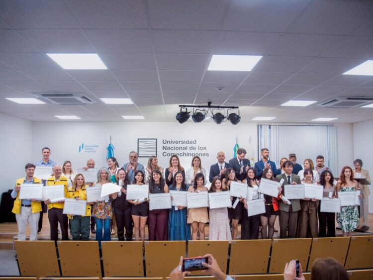LA UNLC CELEBRÓ UNA NUEVA COLACIÓN: “CADA TÍTULO REAFIRMA EL SENTIDO DE LA EDUCACIÓN PÚBLICA”, DIJO LA RECTORA RODRÍGUEZ SAÁ
