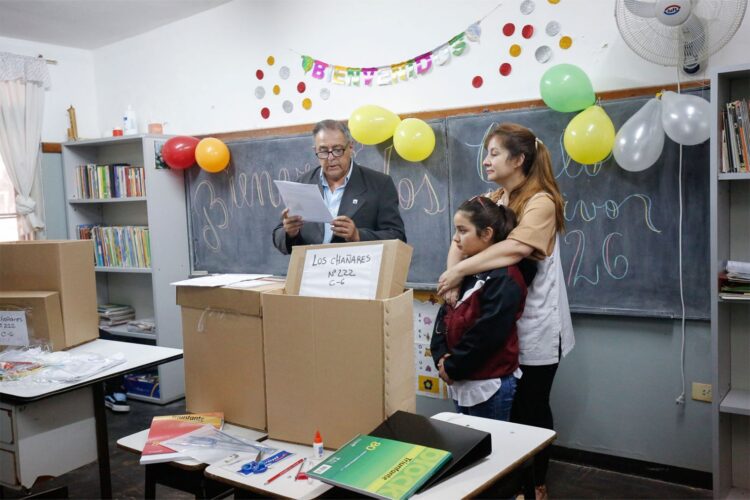 MÁS DE 80 KITS ESCOLARES FUERON ENTREGADOS EN TRES ESCUELAS DEL INTERIOR PROVINCIAL