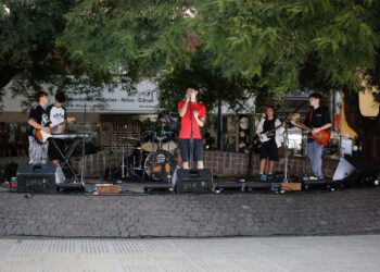 TALENTOS EMERGENTES SE PRESENTARON EN UNA NUEVA EDICIÓN DE MICRÓFONO ABIERTO
