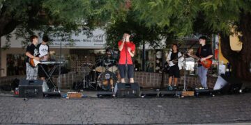 TALENTOS EMERGENTES SE PRESENTARON EN UNA NUEVA EDICIÓN DE MICRÓFONO ABIERTO