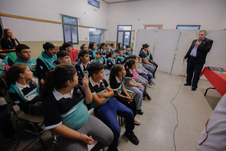 EL PROGRAMA DE APOYO A LA ESCOLARIDAD RURAL LLEGÓ A LOS PARAJES DE BAJO DE VELIZ Y LOS LOBOS
