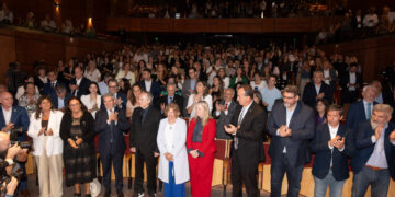 JOAN MANUEL SERRAT SE CONVIRTIÓ EN DOCTOR HONORIS CAUSA DE LA UNCUYO