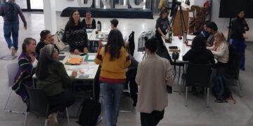 EL ARTE DE LO SUTIL: INAUGURARON LA MUESTRA “LO QUE EL CORTE REVELA” EN LA UNLC