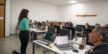 LA UNLC LANZÓ UN TRAYECTO DE CAPACITACIÓN DOCENTE EN ESPACIOS VIRTUALES DE ENSEÑANZA Y APRENDIZAJE
