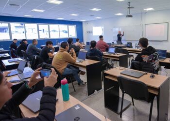 ALUMNOS DE LA CARRERA DE DESARROLLADOR DE SOFTWARE COMPARTIERON SU PRIMERA CLASE PRESENCIAL