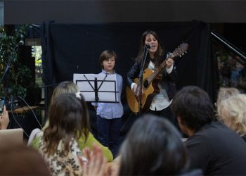 MICRÓFONO ABIERTO DESPIDIÓ LAS VACACIONES CON UN ESPECTÁCULO INFANTIL