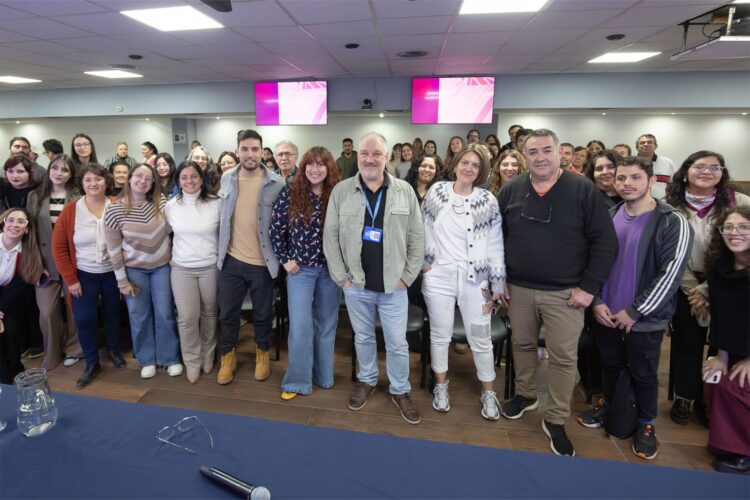 “PODEMOS USAR LA IA, PERO SIEMPRE LA ÚLTIMA PALABRA LA VA A TENER EL DOCENTE”