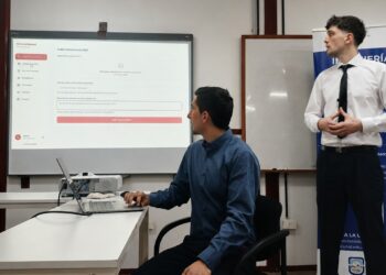CREAN UN ASISTENTE VIRTUAL PARA ATENDER CONSULTAS DE INGRESANTES