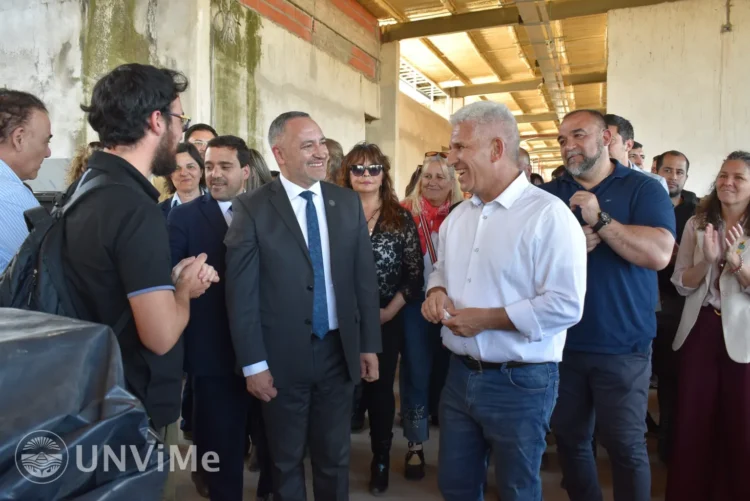 EL GOBERNADOR CLAUDIO POGGI RECORRIÓ LOS AVANCES DEL MÓDULO DE AULAS DEL CAMPUS UNIVERSITARIO QUE FINANCIA LA PROVINCIA