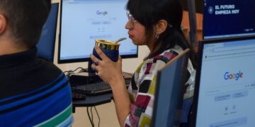 LOS ALUMNOS DE LA ULP CRUZARON EXPERIENCIAS EN EL NUEVO LABORATORIO DE FINANZAS