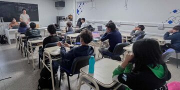 ROBÓTICA Y PROGRAMACIÓN: ESTUDIANTES DE NIVEL SECUNDARIO SE FORMAN EN NUEVAS TECNOLOGÍAS EN JUANA KOSLAY