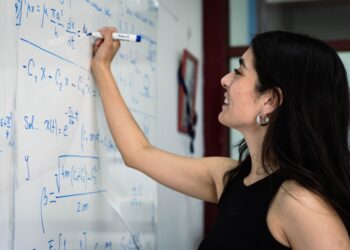 «ADEMÁS DEL RECONOCIMIENTO QUE IMPLICA, ESTE PREMIO ME BRINDA LA POSIBILIDAD DE INSPIRAR A MIS ESTUDIANTES»