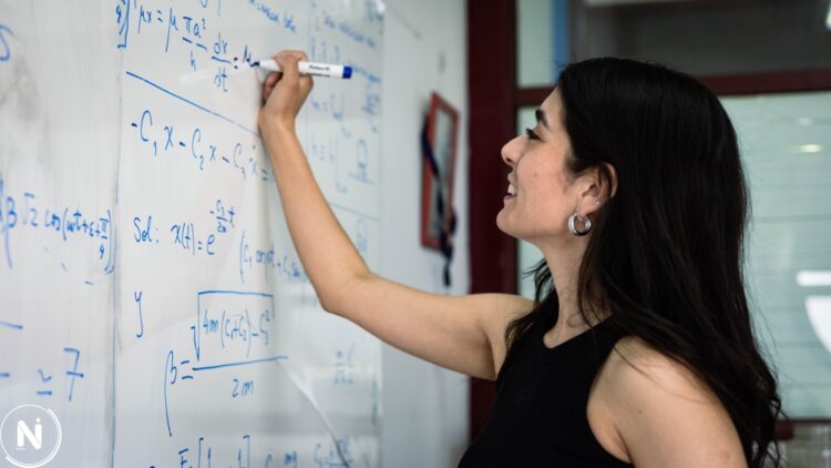 «ADEMÁS DEL RECONOCIMIENTO QUE IMPLICA, ESTE PREMIO ME BRINDA LA POSIBILIDAD DE INSPIRAR A MIS ESTUDIANTES»
