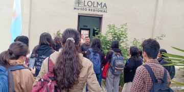 ESTUDIANTES DE LA UNLC Y DEL INSTITUTO MONSEÑOR ORZALI COMPARTIERON UNA EXPERIENCIA FORMATIVA EN EL MUSEO LOLMA